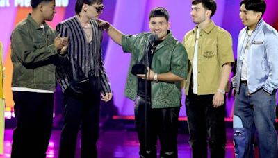 Artistas latinos brillan en los Latin American Music Awards