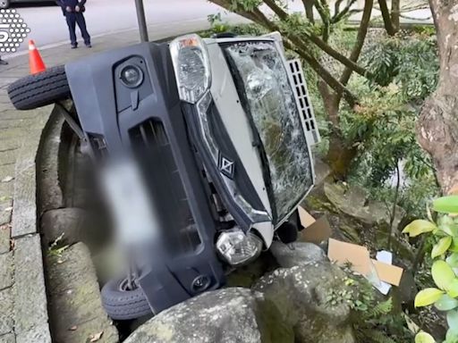 首次送貨下車問路 忘拉手煞車救車遭壓