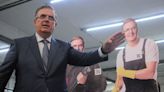 Marcelo Ebrard toca fondo: de aspirante presidencial a agarrar el 'hueso' que sea