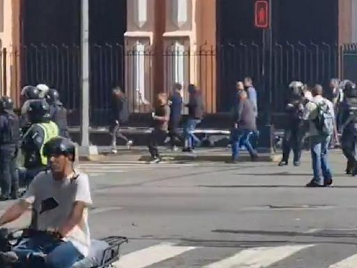 Sujetos vestidos de civil les dispararon a manifestantes en Venezuela y frente a la Policía