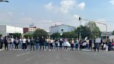 Familiares de mujer desaparecida bloquean avenidas en Edomex