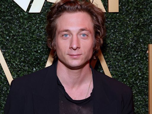 Jeremy Allen White's Net Worth In 2024 Is More Bull Than Bear