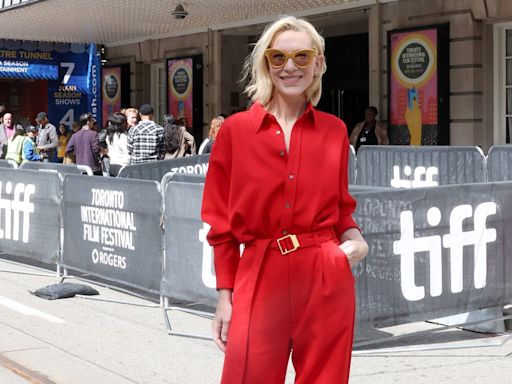 Cate Blanchett, o cómo el rojo se cuela de nuevo entre las tendencias de otoño-invierno 2024/2025