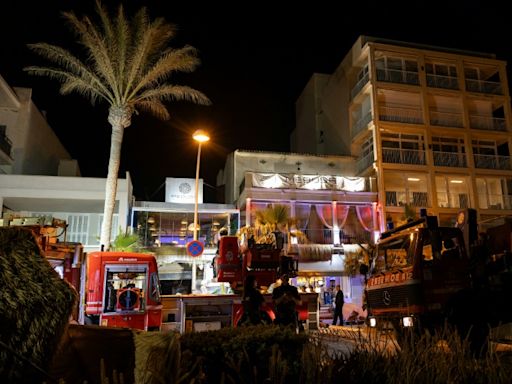 Four dead, 21 injured in Spain restaurant roof collapse