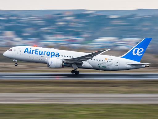 Air Europa desvió a Brasil por fuertes turbulencias un vuelo que iba de Madrid a Montevideo: hay siete heridos