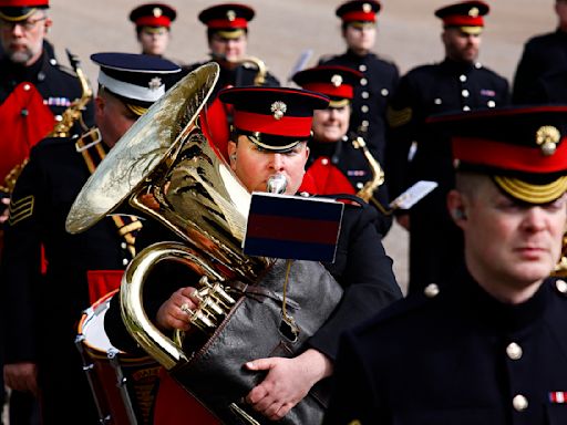Buckingham Palace King's Guard plays ‘Shake It Off’ ahead of Taylor Swift’s London shows