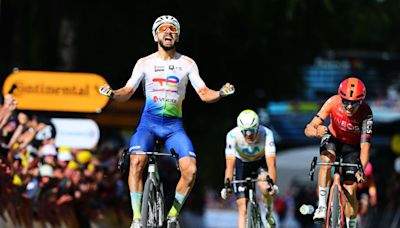 Anthony Turgis pips Tom Pidcock to win stage 9 of Tour de France after breathless day on the gravel