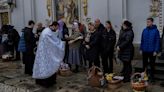 Fiéis ucranianos celebram Páscoa em Kiev pedindo proteção e a vitória a Deus