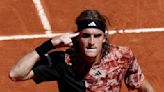 Tsitsipas avanza tranquilo a tercera ronda del Abierto de Francia, controversia de Djokovic continúa