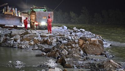 國家消防救援局跨區域調派力量增援湖南華容縣開展排澇除險作業 - RTHK