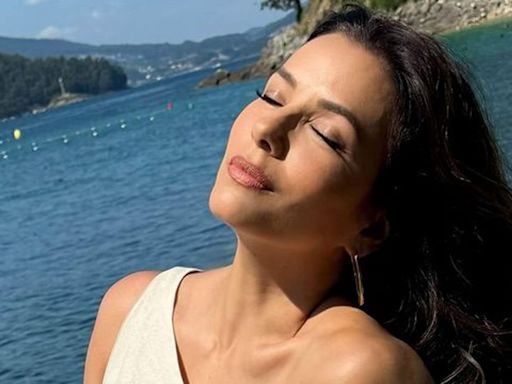 Eva Longoria se luce en bikini mientras disfruta del verano en familia