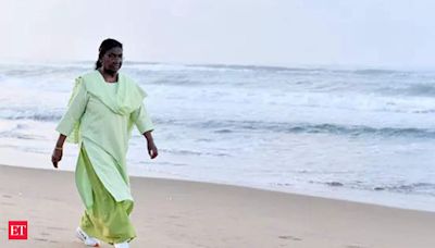 President Droupadi Murmu takes stroll on Puri beach, stresses need to protect, conserve environment