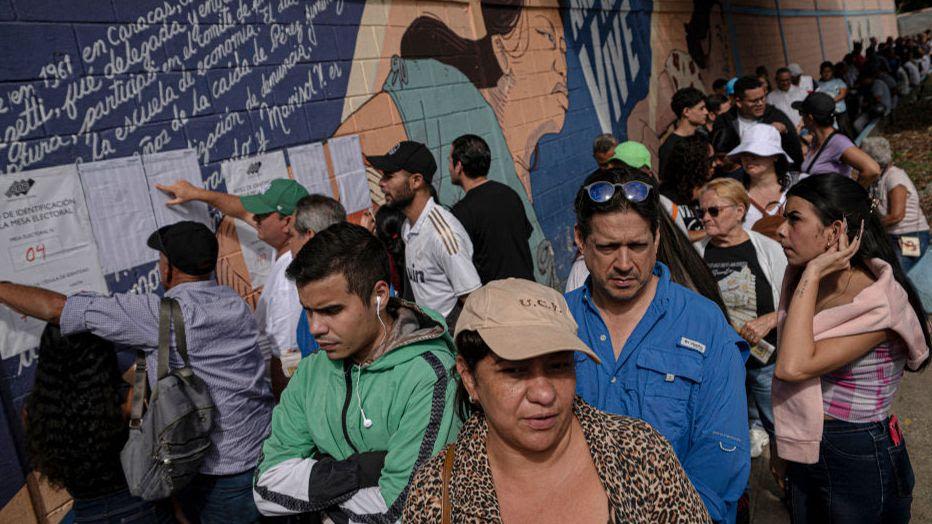 Venezuelans in tense wait for election results