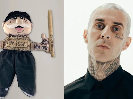 Travis Barker, baterista de Blink 182 revendió muñeco de Dr. Simi que le regalaron durante su gira en México