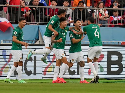 Bolivia hunde más a Chile en las eliminatorias para el Mundial con victoria 2-1 en Santiago