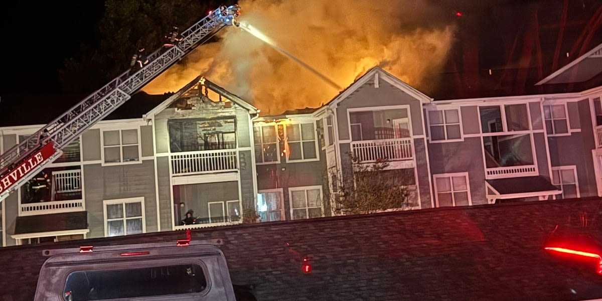 Nashville Fire working to extinguish apartment fire in Bellevue