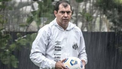 Fabio Carille estuda alterações no Santos depois de derrota em Manaus pela Série B