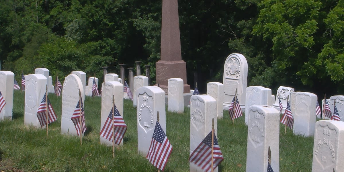 Kentucky lawmakers gather for Memorial Day service at Cave Hill Cemetery