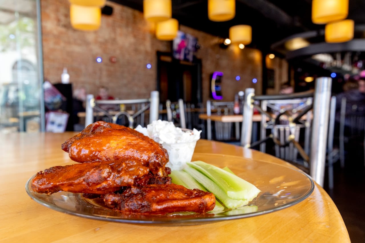 Sweetwater Tavern, praised for Michigan’s best chicken wings, opens in downtown Flint