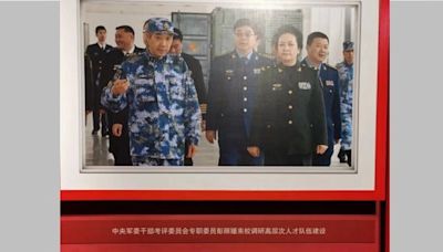 敏感時期放風敏感人物！彭麗媛軍裝照爆光其軍職(圖) - 時政評析 -