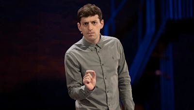 Alex Edelman’s ‘Just For Us’ Takes Viewers on a Bizarre, Enlightening Journey to a Neo-Nazi Meeting