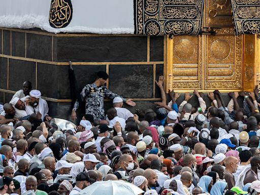 Families Search For Missing As Hajj Pilgrims Death Count Rises Over 900