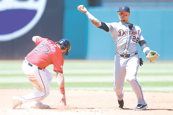 Detroit Tigers lose 5-4 in 10 innings at Cleveland on Wednesday afternoon