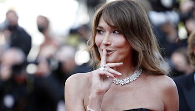 Carla Bruni testifica durante 4 horas por una investigaciones abierta a su marido Sarkozy