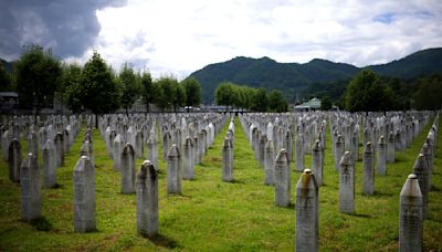 Pese a oposición serbia, ONU aprueba resolución para conmemorar genocidio de Srebrenica