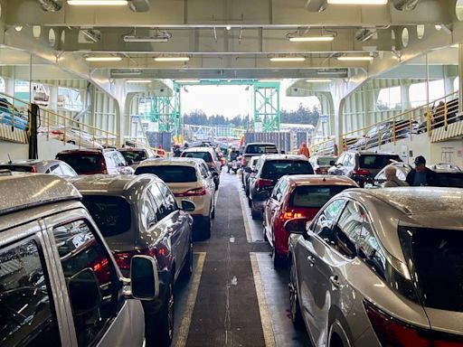 Washington State Ferries sees busy Memorial Day weekend, deal with shortage of boats