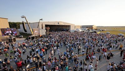 Kamala Harris crowd size compared to JD Vance's in viral video