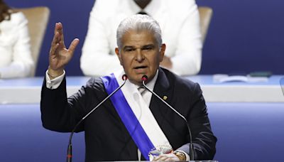 Presidente de Panamá dice que es de "centro derecha", no de derecha radical