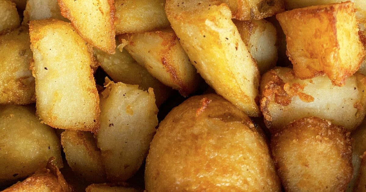 Cook crispy and fluffy roast potatoes in 15 minutes with chef’s best recipe