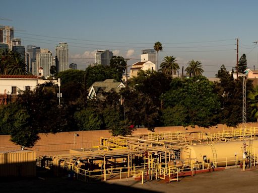 Los Angeles moves to end oil drilling in the city