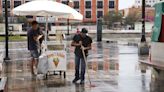 Habitantes de Pachuca festejan la lluvia tras meses de sequía
