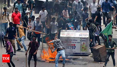 Bangladesh clashes: Police detain all student union members during solidarity march in Kolkata | India News - Times of India