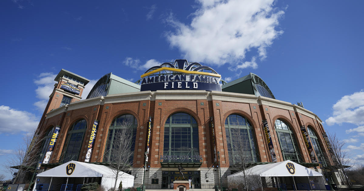 11 hurt when escalator at Milwaukee's American Family Field goes awry after Cubs-Brewers game