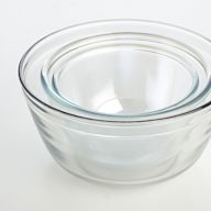 Dishes made of glass, ideal for serving hot or cold dishes. Available in various shapes and sizes, including bowls, plates, and casserole dishes.