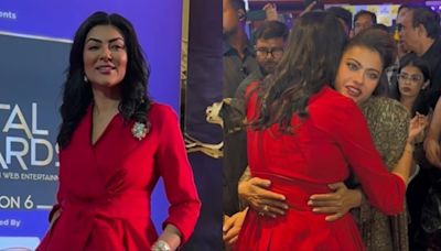 Bong beauties Sushmita Sen and Kajol share hugs and chats at an awards event: 'After a very long time'