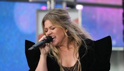 Kelly Clarkson Hints That 'Thyroid Problems' Were Behind Weight Gain