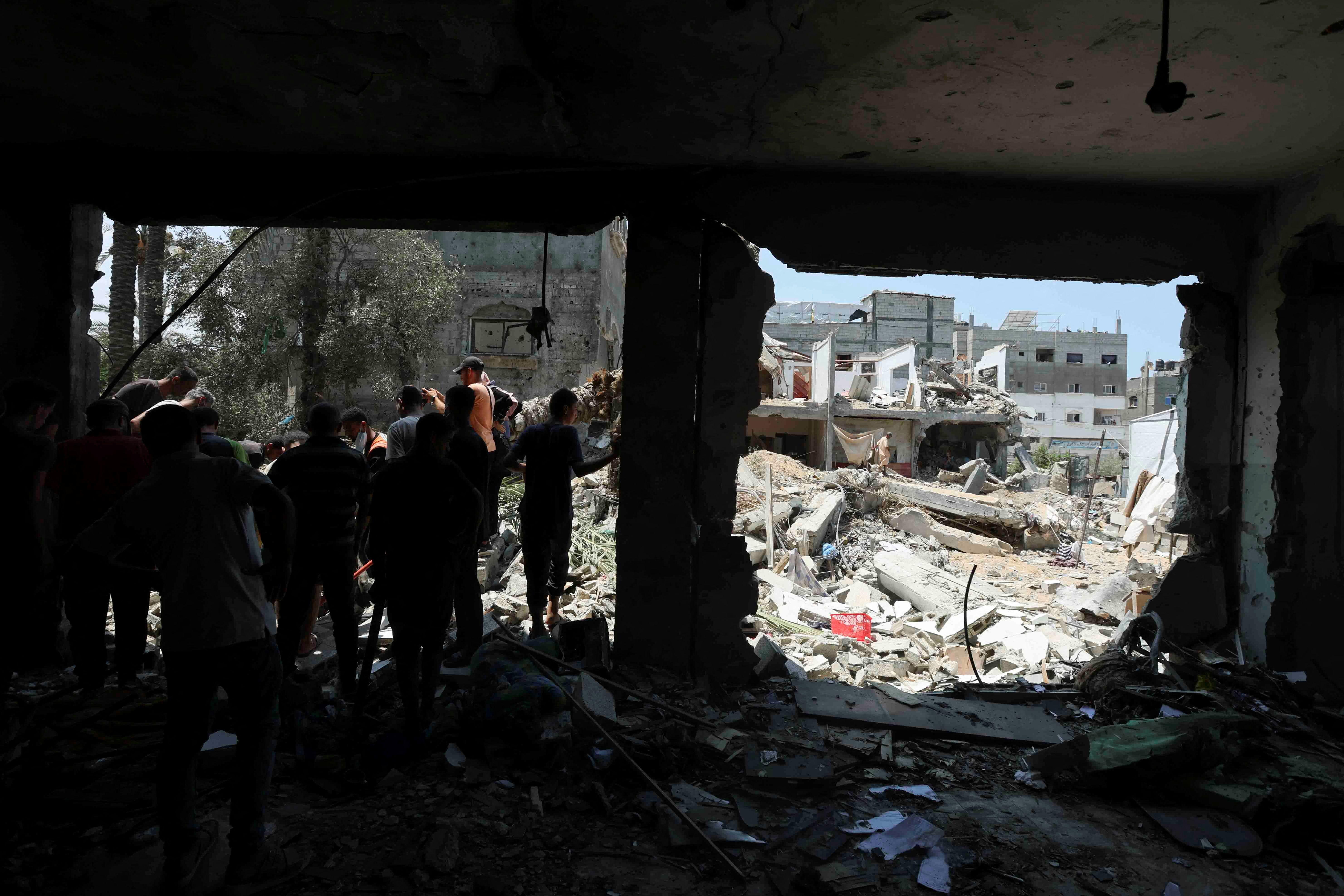 Israeli strike on Gaza school 'kills 30'