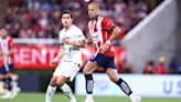 ¿Faltan resultados? No convocaron a Chicharito para Chivas-Atlas