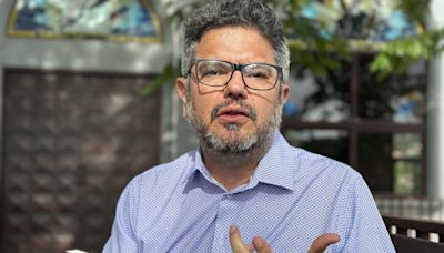 Los políticos fallan a los centroamericanos, según el escritor hondureño Juan Pablo Carías