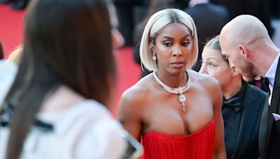 À Cannes, Kelly Rowland s’agace après un échange avec la sécurité du festival lors de sa montée des marches