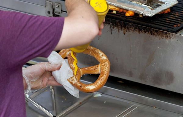 Little Girl Hugs Pretzel Cart Vendor Outside Her N.Y.C. School After Returning from Vacation: ‘She Literally Ran Into His...