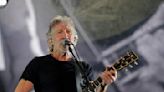 Roger Waters es investigado por usar ropa ‘estilo nazi’ y usar una ametralladora de imitación en su concierto