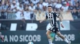 Bernard comemora vitória do Atlético-MG contra o Vasco e reestreia atuando em casa