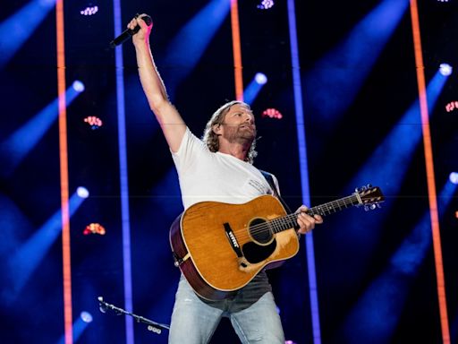 This popular country singer extended his tour through 2024: How to find tickets