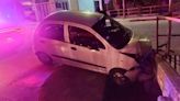 Abandonan un auto luego de chocarlo en Av. Chapultepec