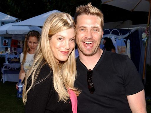 Tori Spelling Says Jason Priestley Chipped Her Tooth During a Makeout
